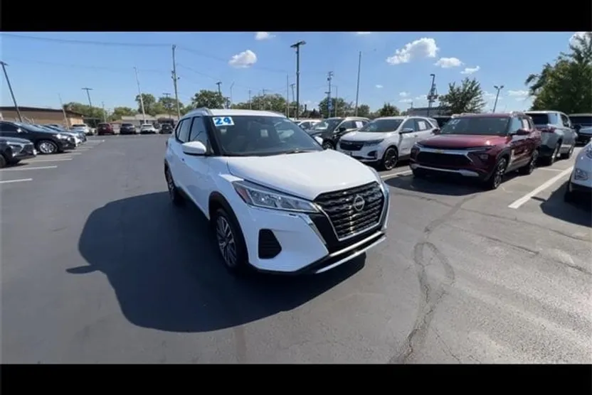 2024 Nissan Kicks SV photo 1