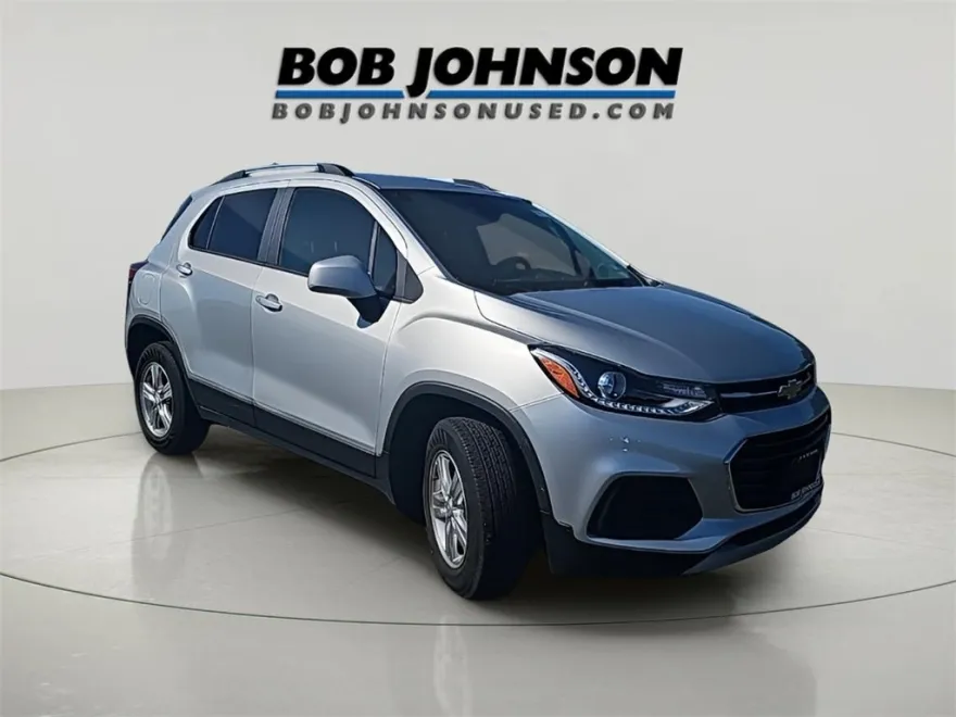 2022 Chevrolet Trax LT photo 1