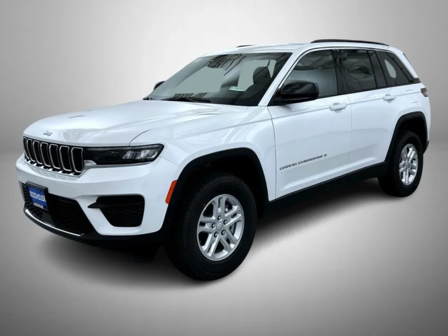 2025 Jeep Grand Cherokee Laredo photo 1