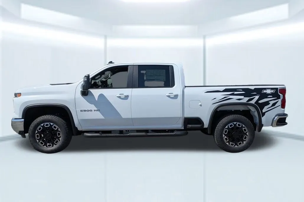 2025 Chevrolet Silverado 2500HD LT photo 1