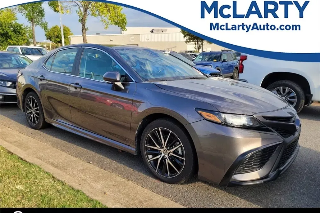 2023 Toyota Camry SE photo 1