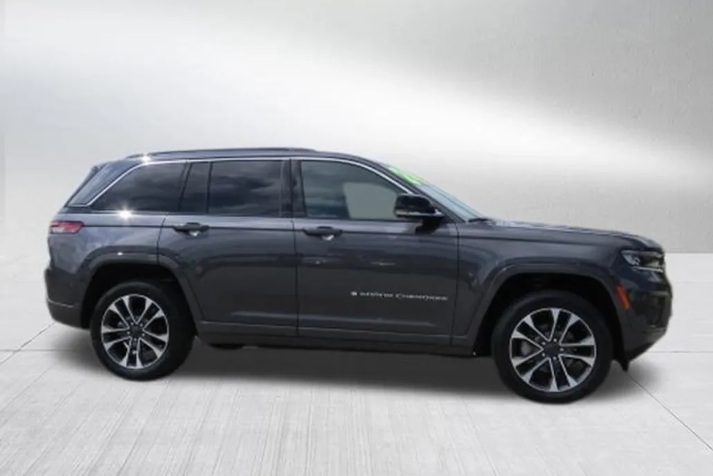 2024 Jeep Grand Cherokee Overland photo 1