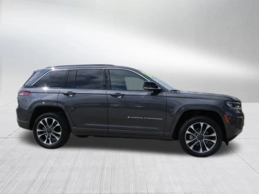 2024 Jeep Grand Cherokee Overland photo 1