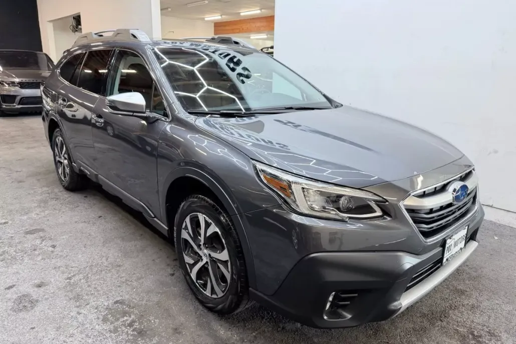 2021 Subaru Outback Touring photo 1