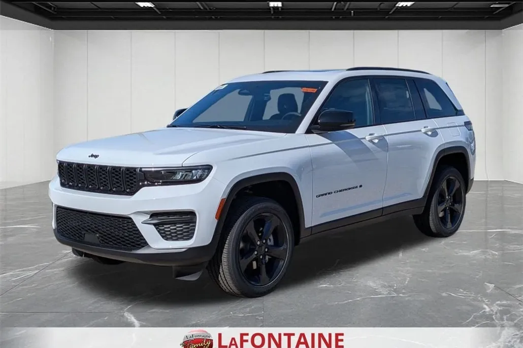 2025 Jeep Grand Cherokee Altitude photo 1