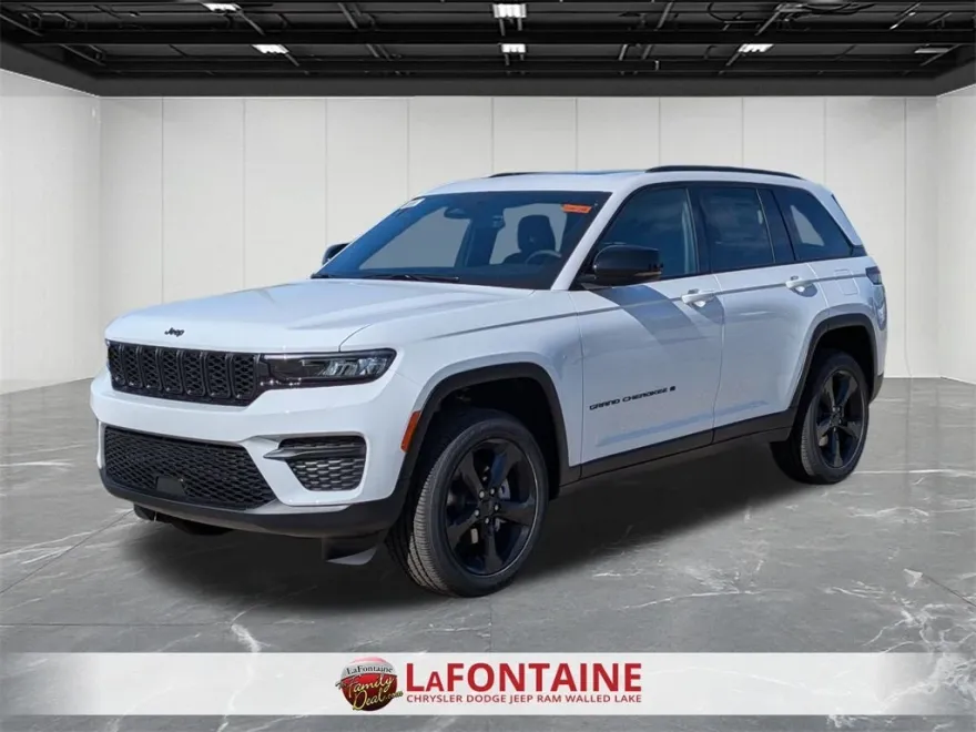 2025 Jeep Grand Cherokee Altitude photo 1