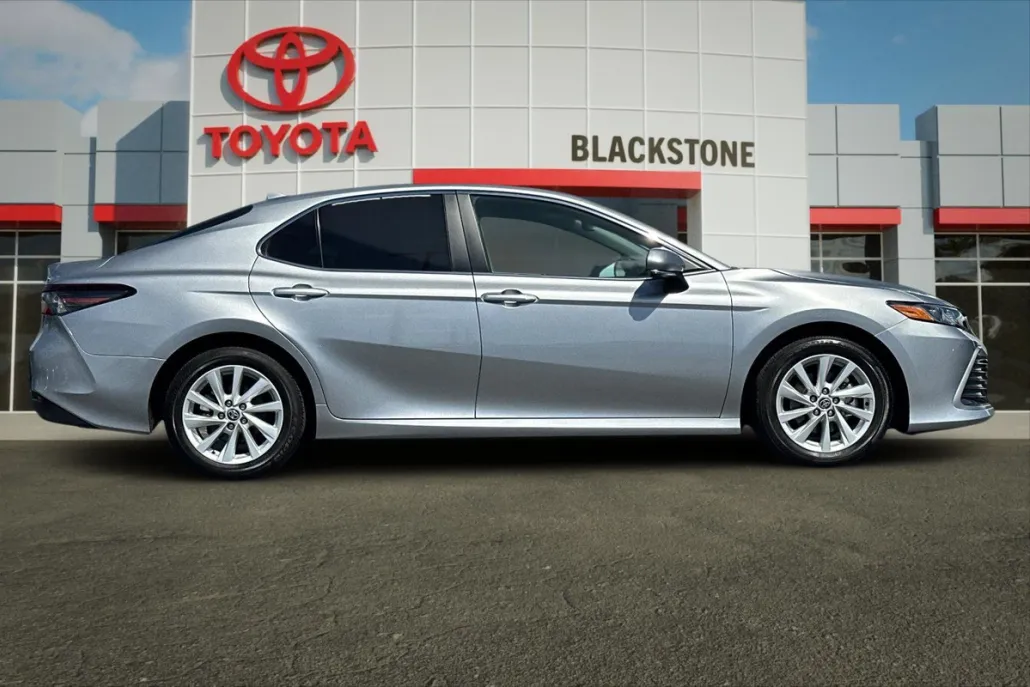 2024 Toyota Camry LE photo 1
