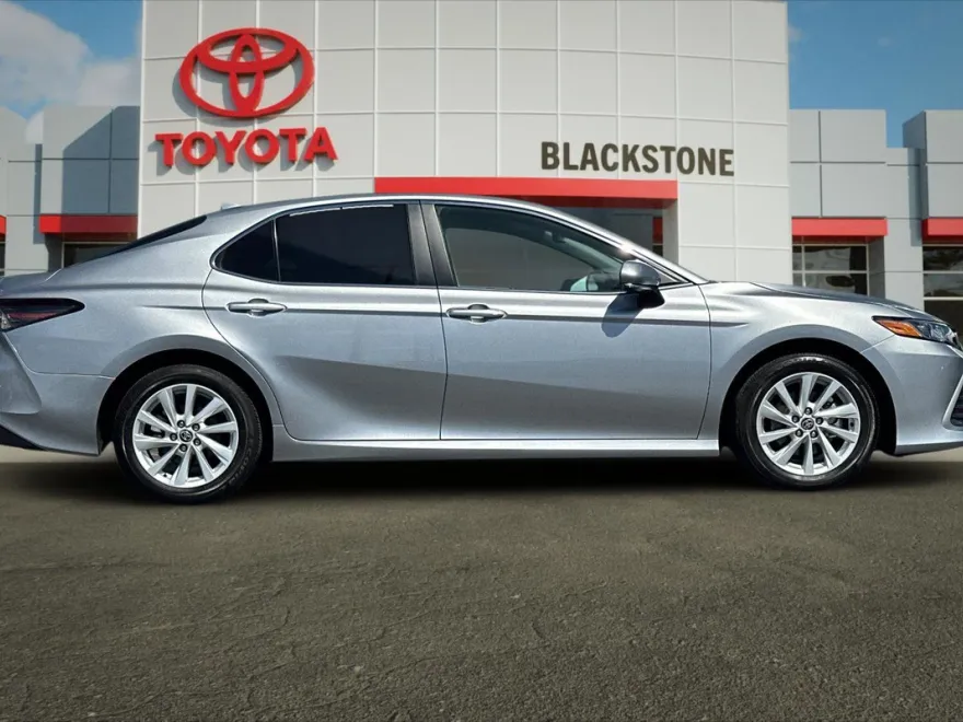 2024 Toyota Camry LE photo 1