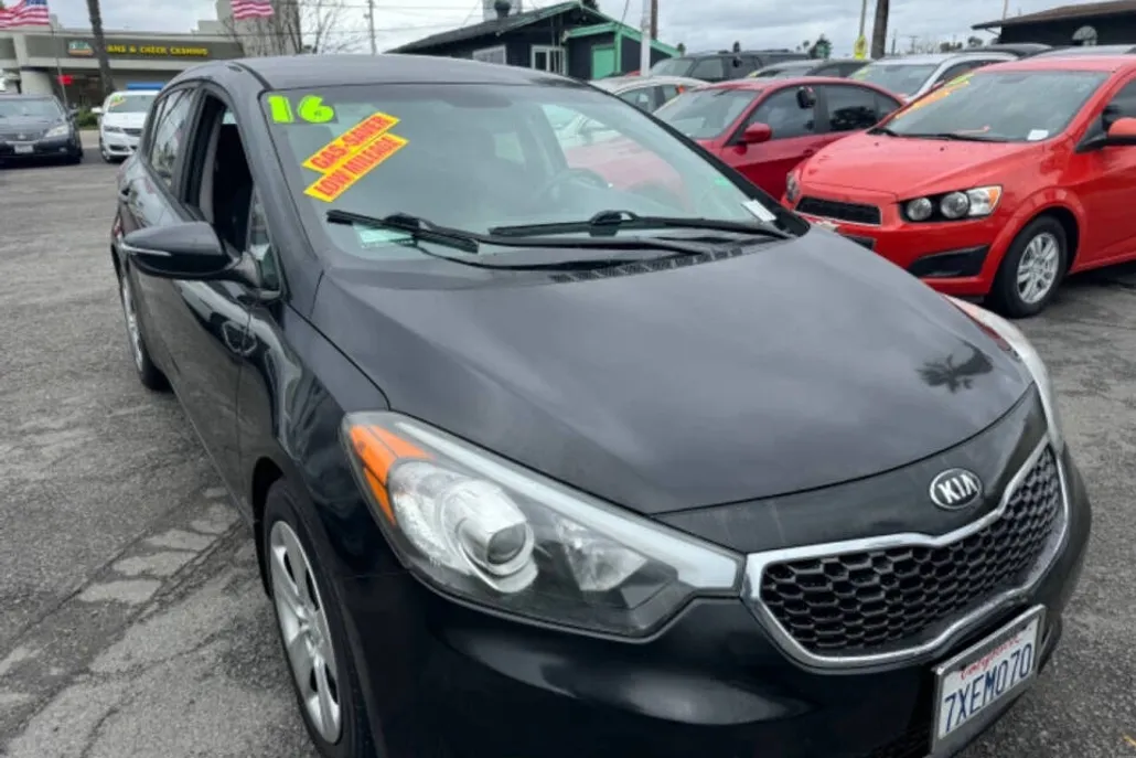 2016 Kia Forte LX photo 1