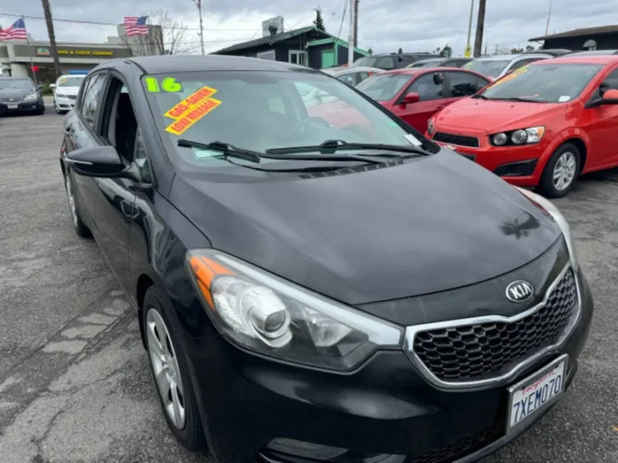 2016 Kia Forte LX photo 1