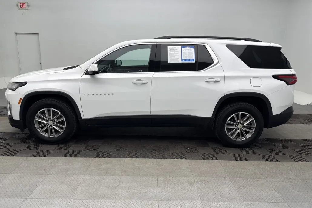 2023 Chevrolet Traverse Leather photo 1