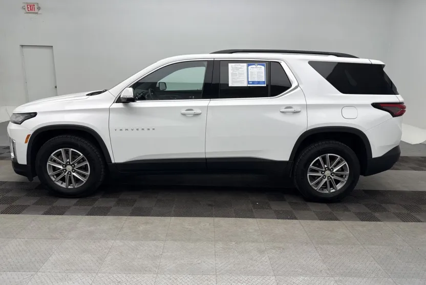 2023 Chevrolet Traverse Leather photo 1