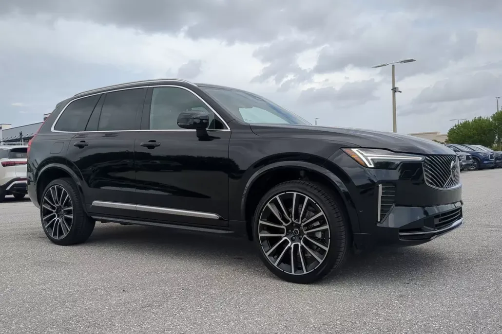 2026 Volvo XC90 B5 photo 1