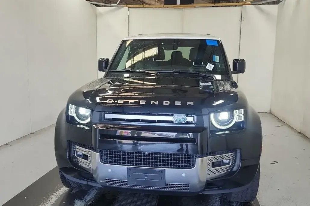 2023 Land Rover Defender 90 S photo 1