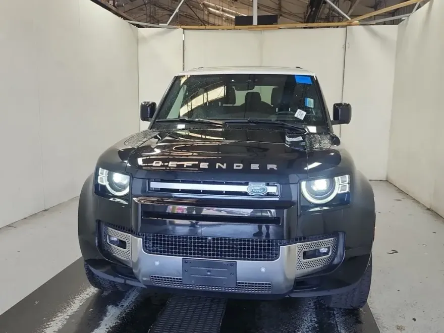 2023 Land Rover Defender 90 S photo 1