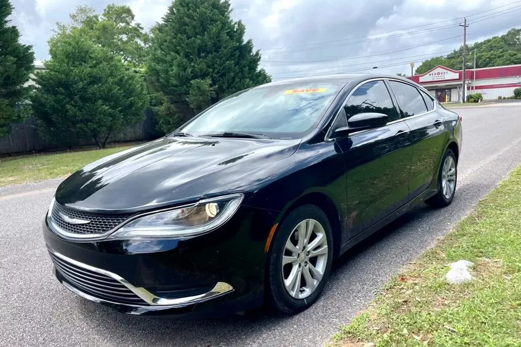 2016 Chrysler 200 Limited photo 1