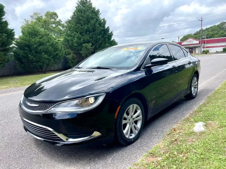 2016 Chrysler 200 Limited photo 1