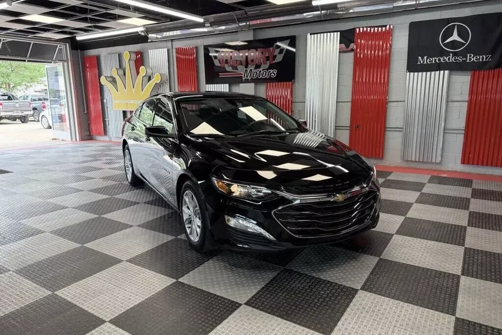2025 Chevrolet Malibu 1LT photo 1