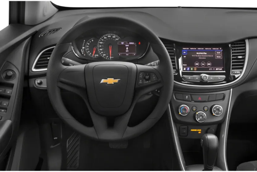2021 Chevrolet Trax LS photo 4