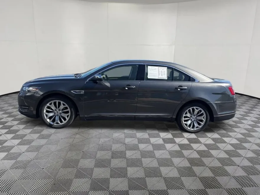 2018 Ford Taurus Limited photo 1