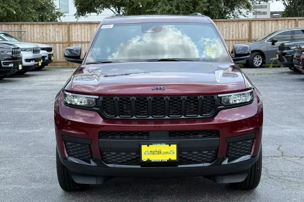 2025 Jeep Grand Cherokee Altitude photo 1