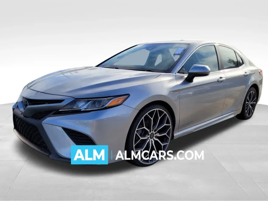 2019 Toyota Camry LE photo 1