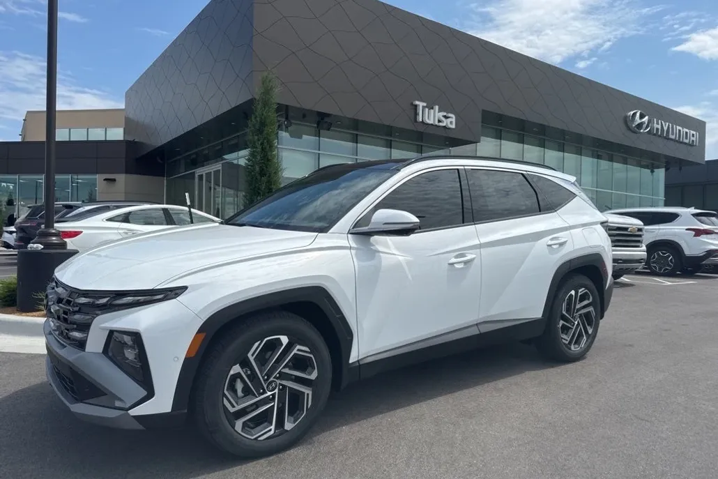 2025 Hyundai Tucson Limited photo 1