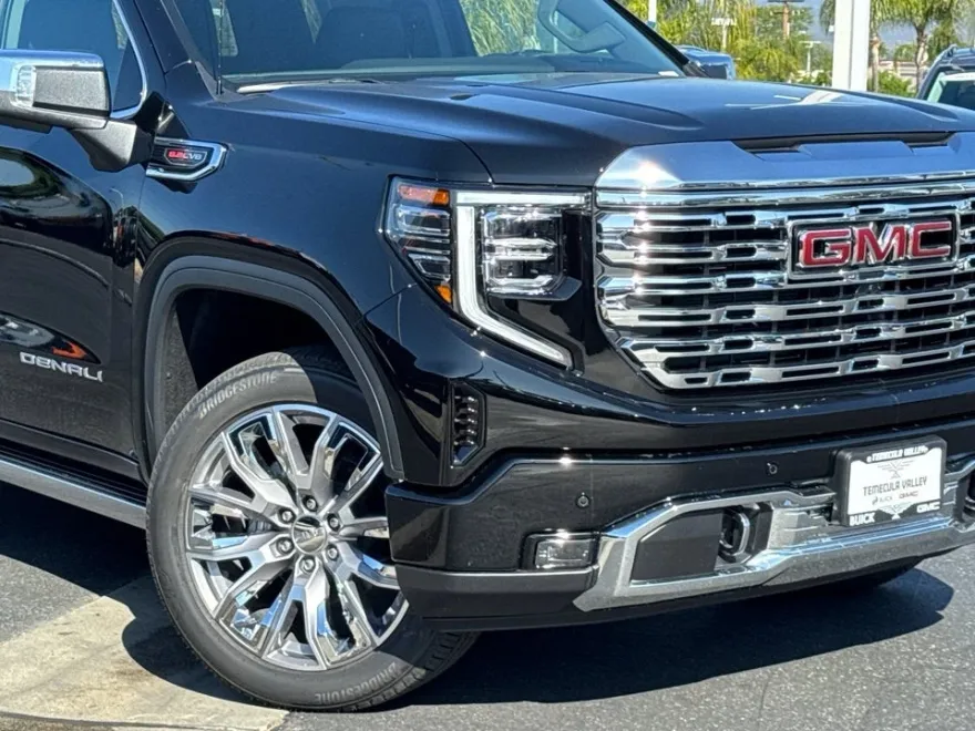 2025 Gmc Sierra 1500 Denali photo 2