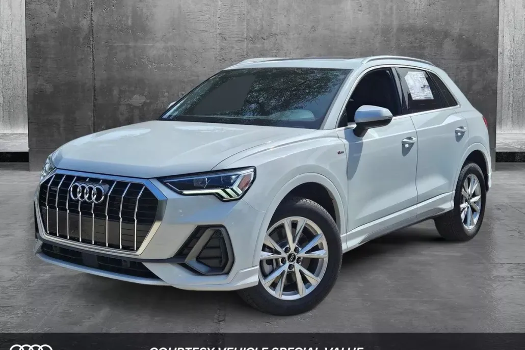 2025 Audi Q3 45 TFSI S line Premium photo 1