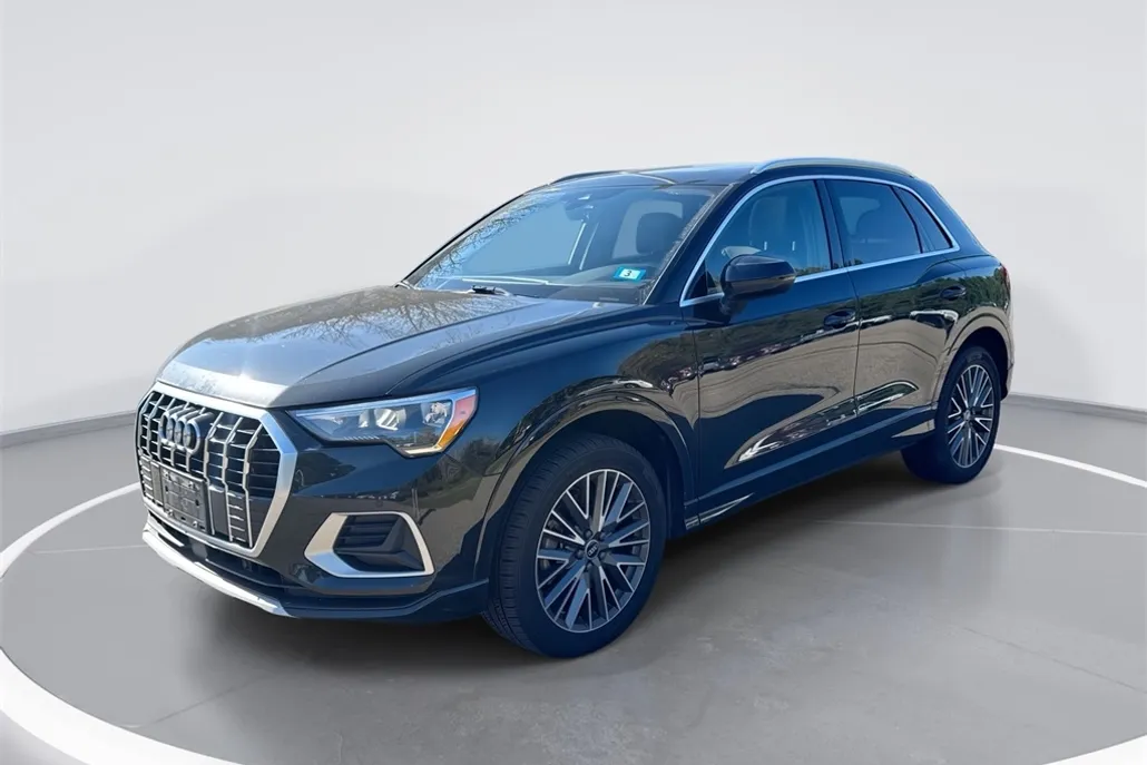 2022 Audi Q3 Premium photo 1
