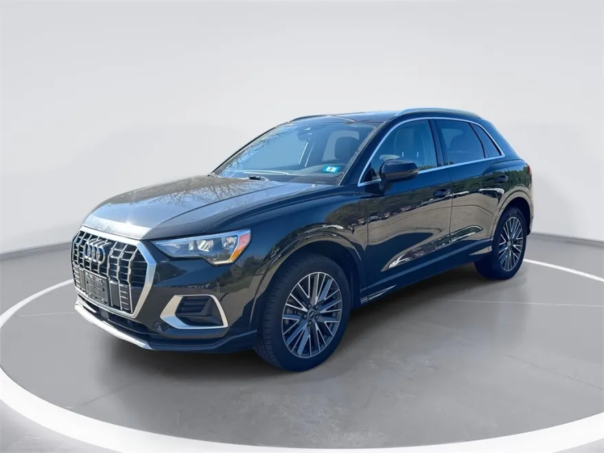 2022 Audi Q3 Premium photo 1