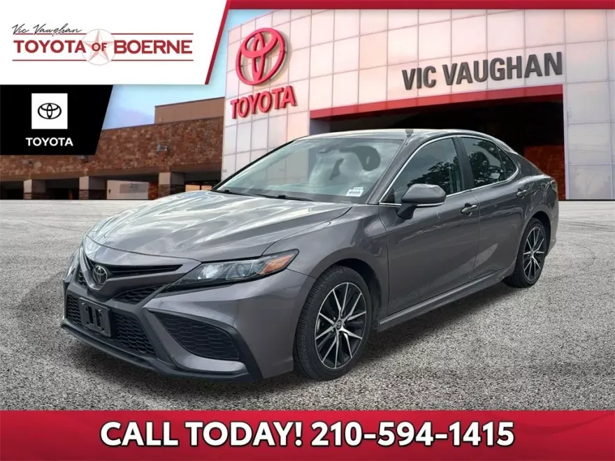 2022 Toyota Camry SE photo 1