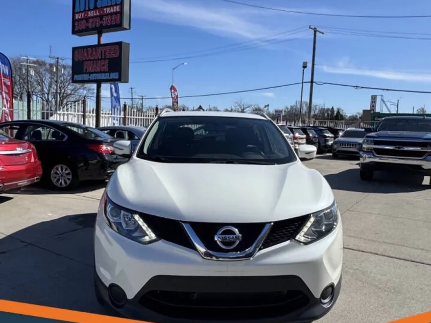 2017 Nissan Rogue Sport SV photo 1