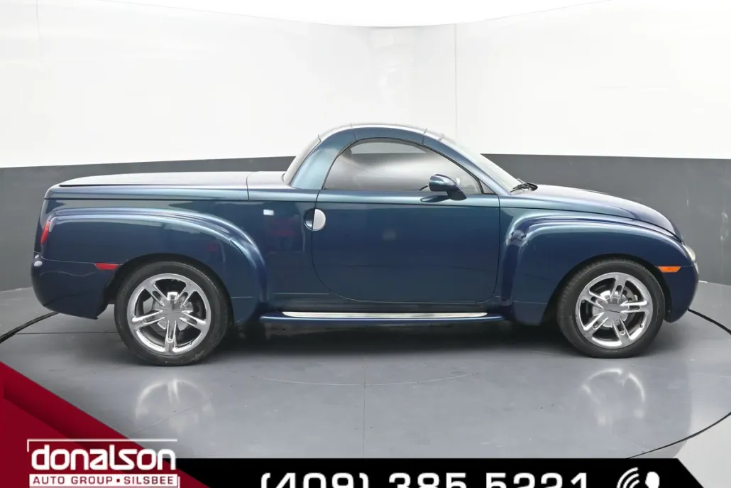 2005 Chevrolet SSR Base photo 1