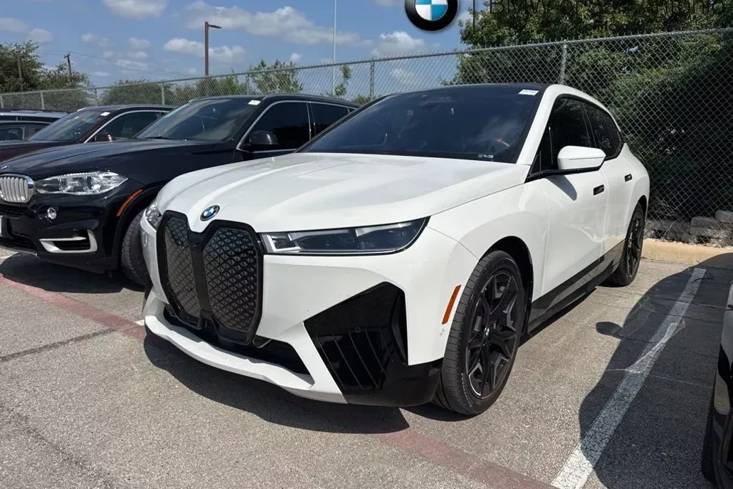 2025 Bmw iX photo 1