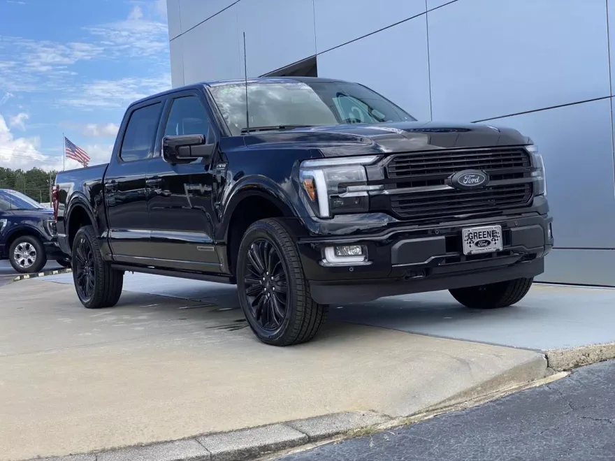 2025 Ford F-150 Platinum photo 1