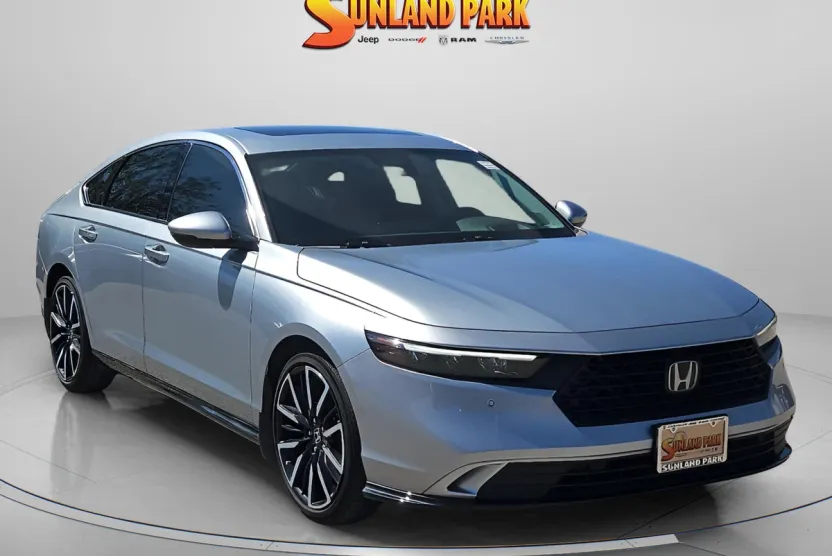 2024 Honda Accord Hybrid Touring photo 1