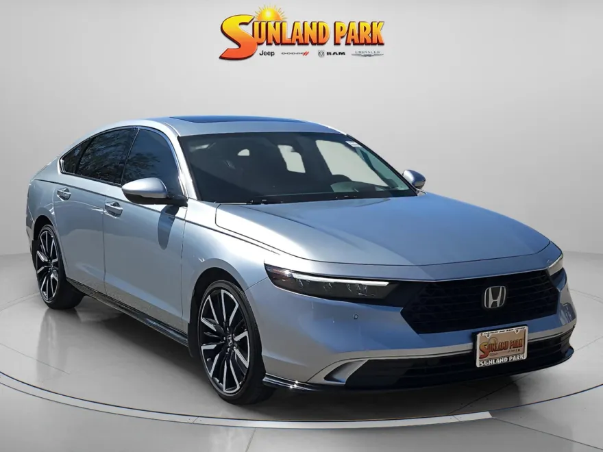 2024 Honda Accord Hybrid Touring photo 1