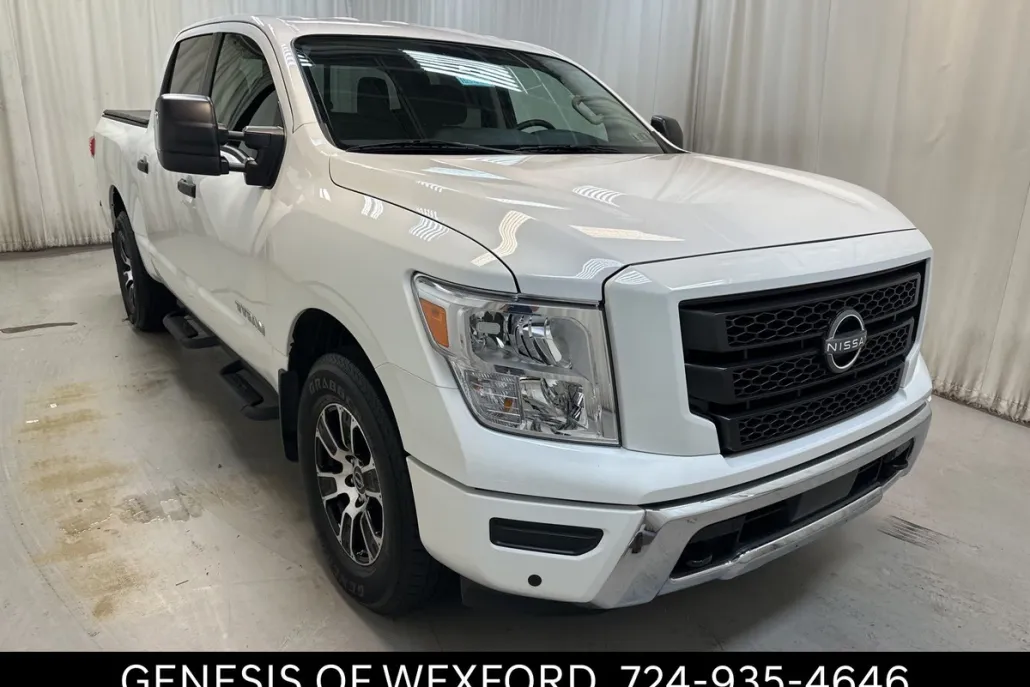 2023 Nissan Titan SV photo 1