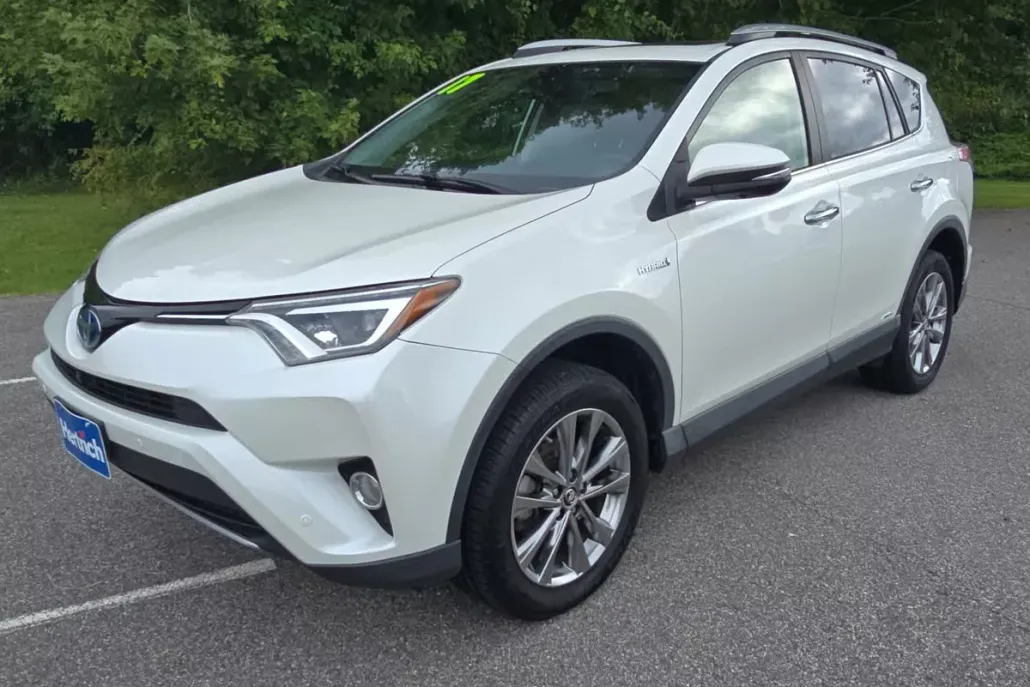 2017 Toyota RAV4 Hybrid Limited photo 1
