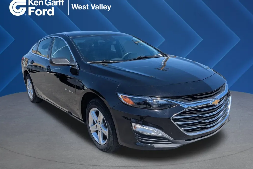 2023 Chevrolet Malibu LS photo 1