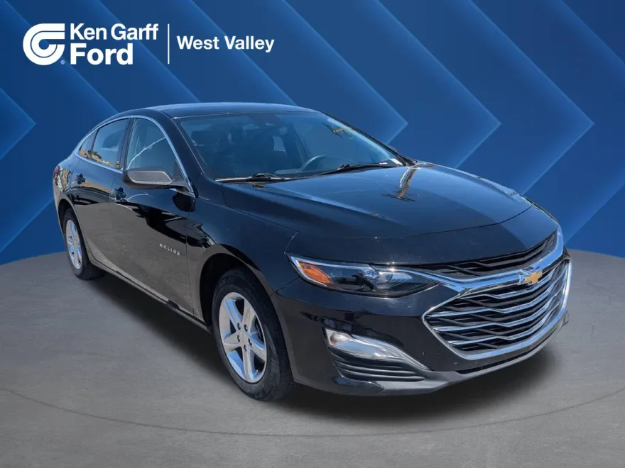 2023 Chevrolet Malibu LS photo 1