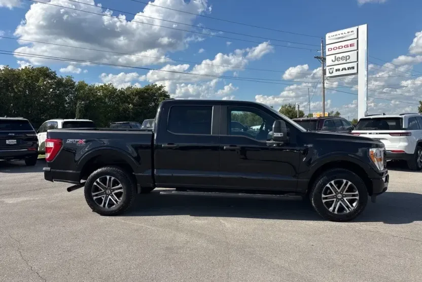 2022 Ford F-150 XL photo 1