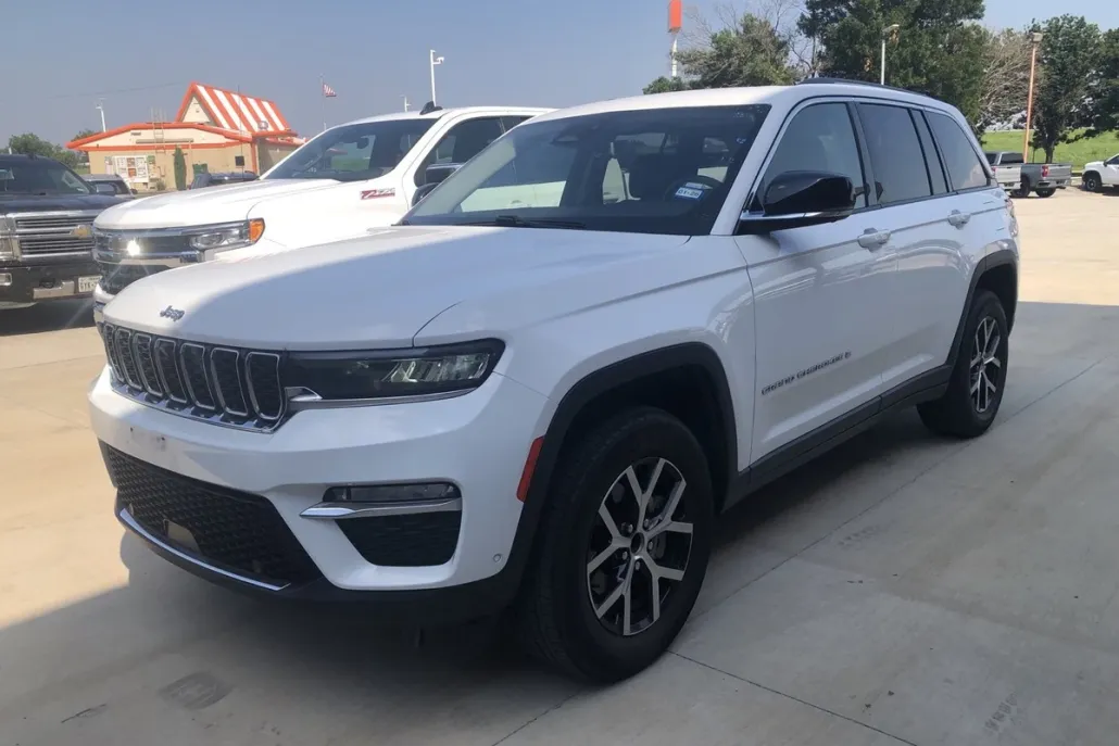 2023 Jeep Grand Cherokee Limited photo 1