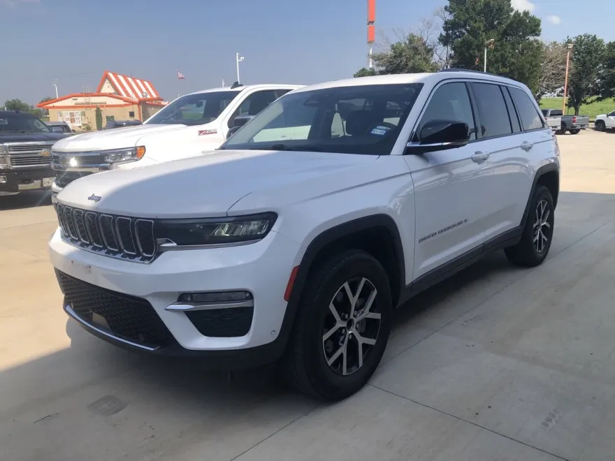 2023 Jeep Grand Cherokee Limited photo 1