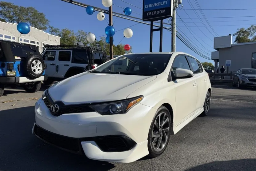 2017 Toyota Corolla iM photo 1