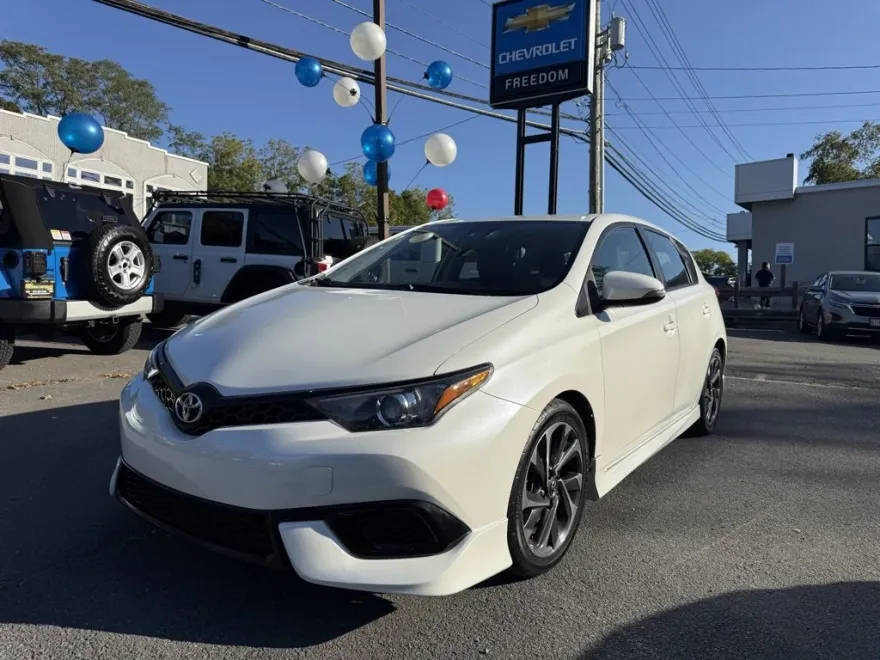 2017 Toyota Corolla iM photo 1