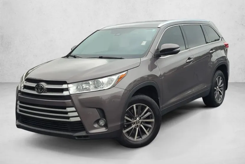 2019 Toyota Highlander XLE photo 1