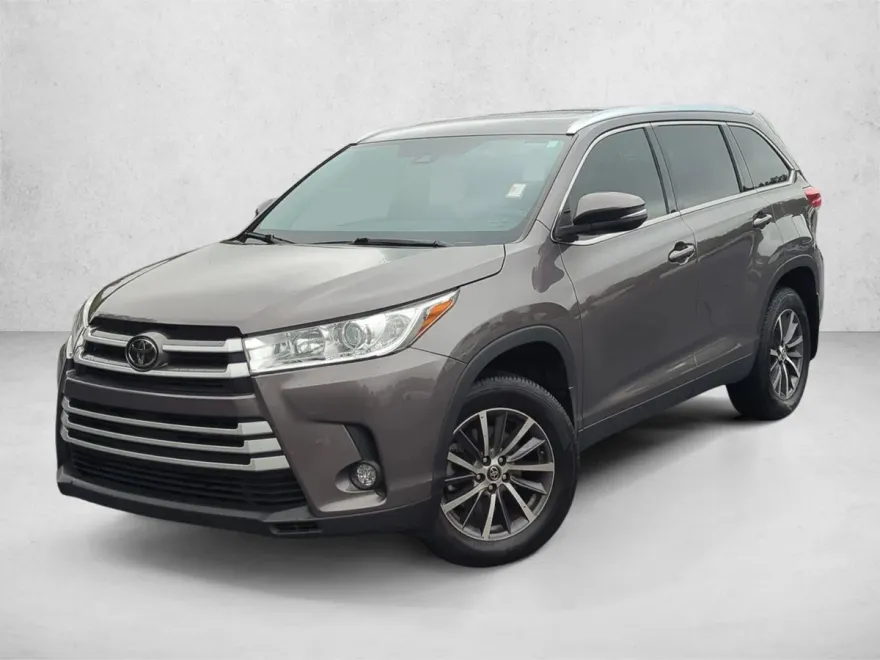 2019 Toyota Highlander XLE photo 1