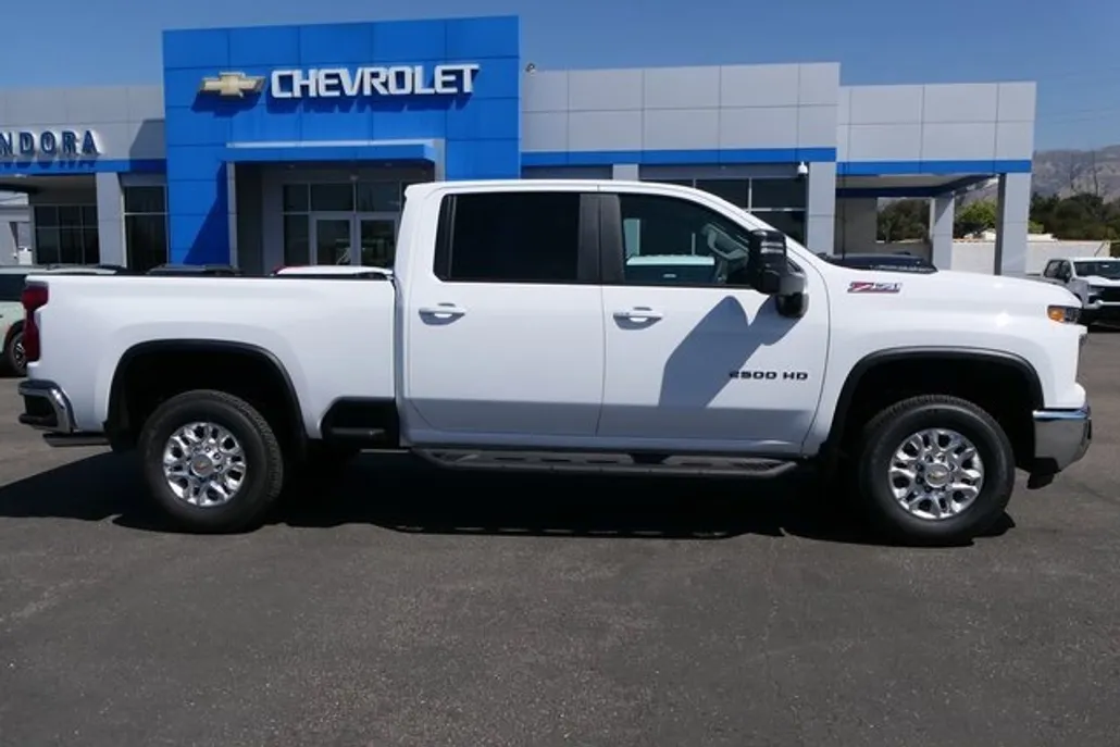 2025 Chevrolet Silverado 2500HD LT photo 1